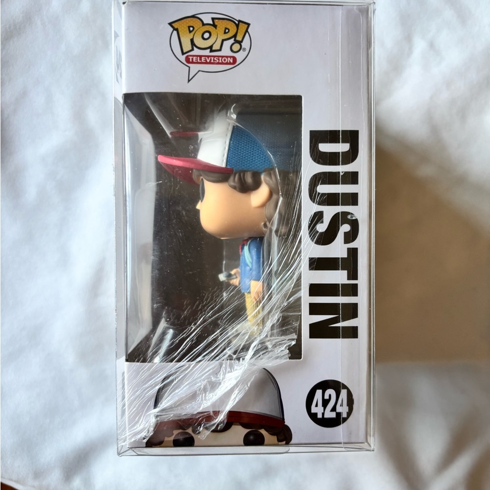 Funko POP Television Stranger Things Dustin with Compass Toy Figure #424 - Picture 2 of 5